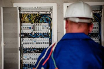 Can an Electrical Engineer Works As an Electrician?